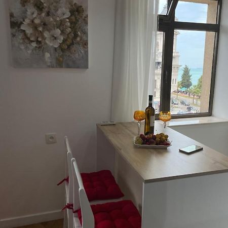 Apartment 2 Minutes From The Sea บาทูมิ ภายนอก รูปภาพ