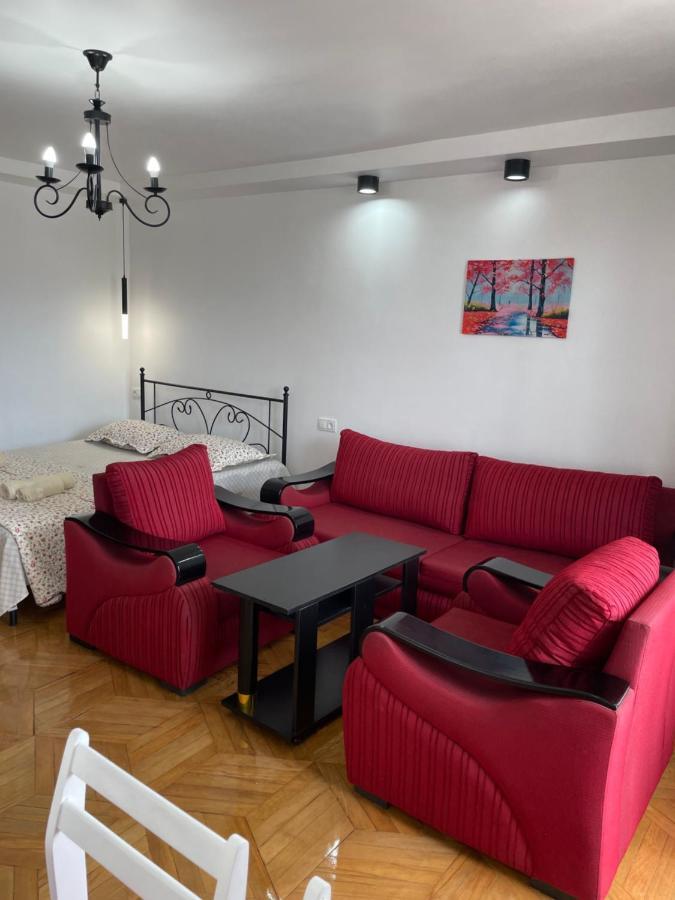 Apartment 2 Minutes From The Sea บาทูมิ ภายนอก รูปภาพ