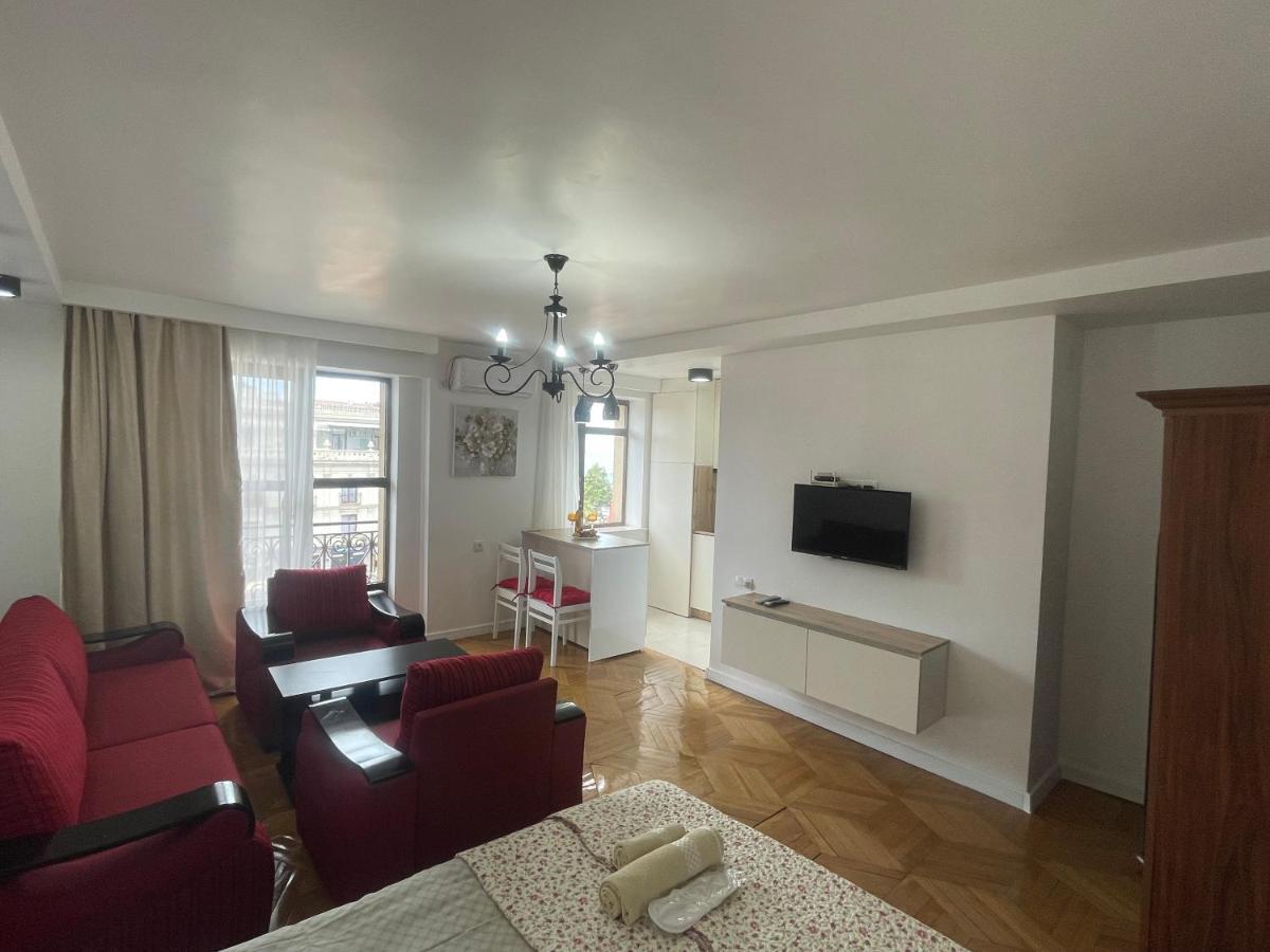 Apartment 2 Minutes From The Sea บาทูมิ ภายนอก รูปภาพ