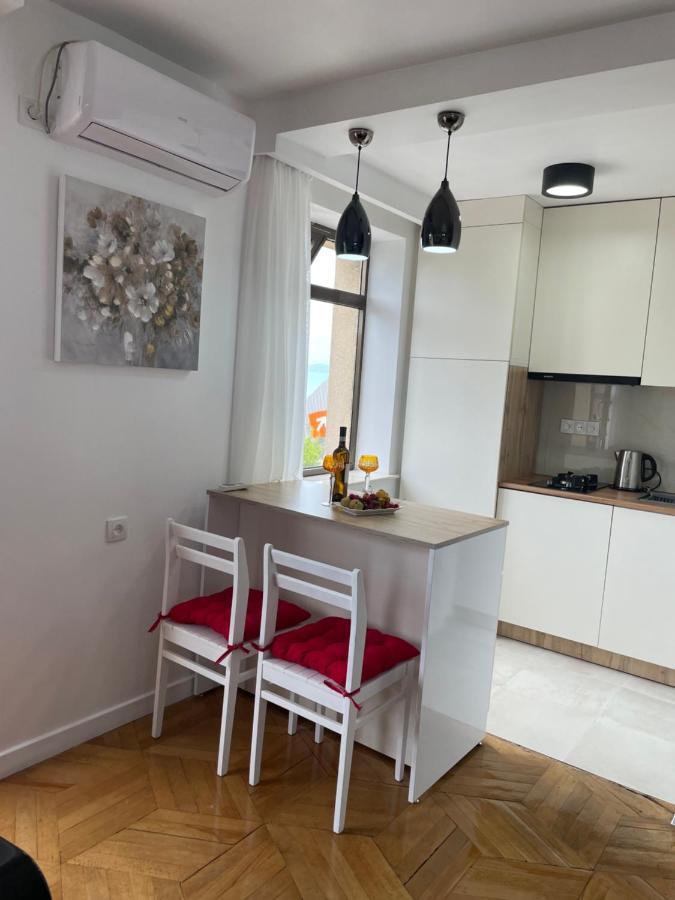 Apartment 2 Minutes From The Sea บาทูมิ ภายนอก รูปภาพ
