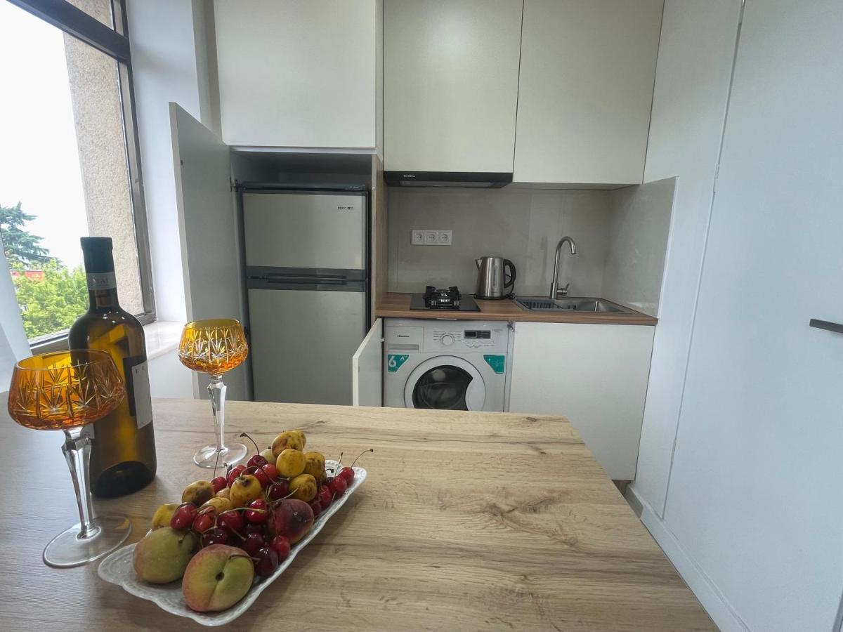 Apartment 2 Minutes From The Sea บาทูมิ ภายนอก รูปภาพ