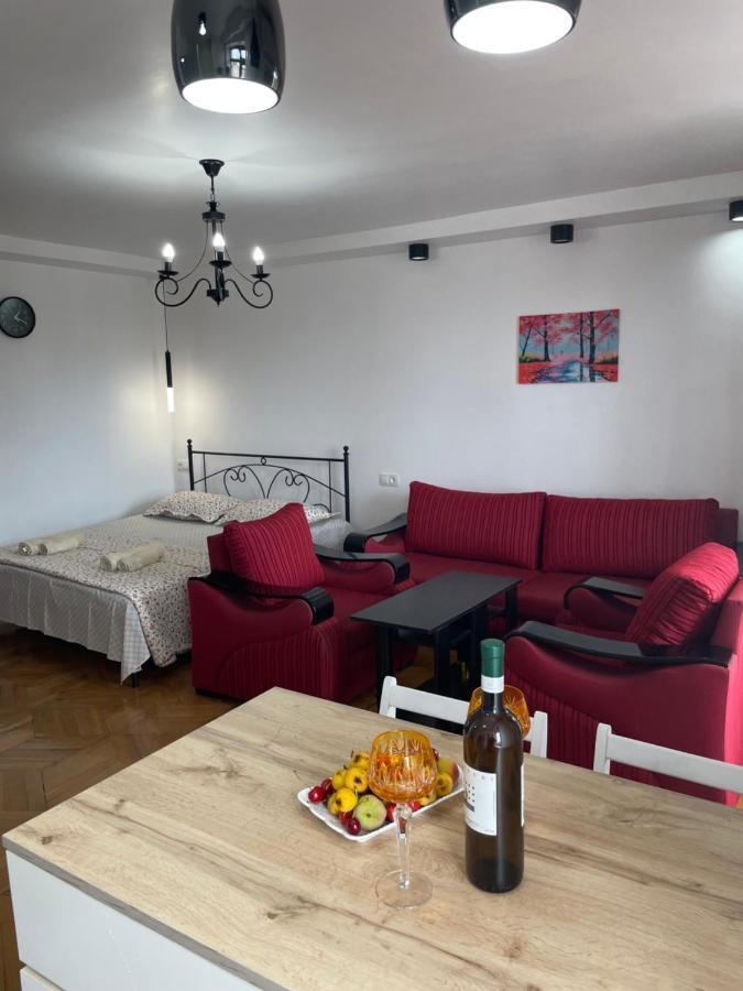 Apartment 2 Minutes From The Sea บาทูมิ ภายนอก รูปภาพ